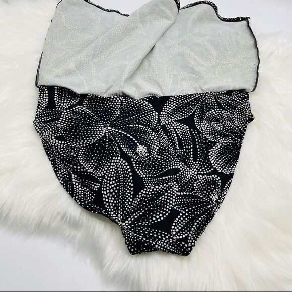Islander B&W Floral Design Swim Skirt Sz 10 - Picture 7 of 12